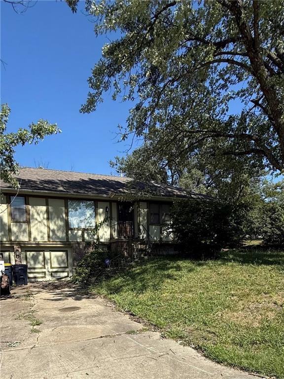 3304 Southern Hills Drive, Kansas City MO