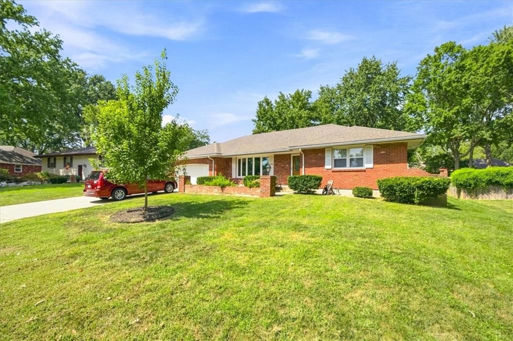 1009 SW SUNRISE Drive, Blue Springs MO