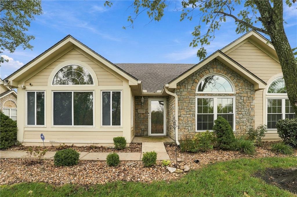 6122 NE KENSINGTON Drive, Lee's Summit MO