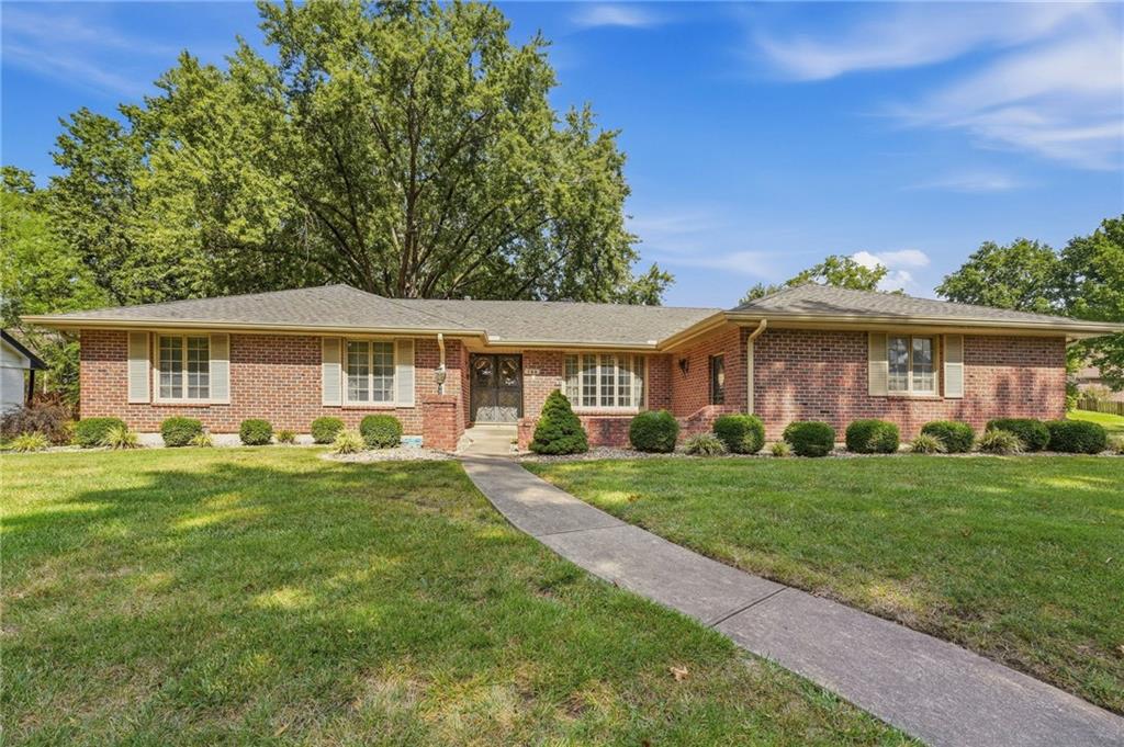 306 NW Lincolnwood Drive, Lee's Summit MO