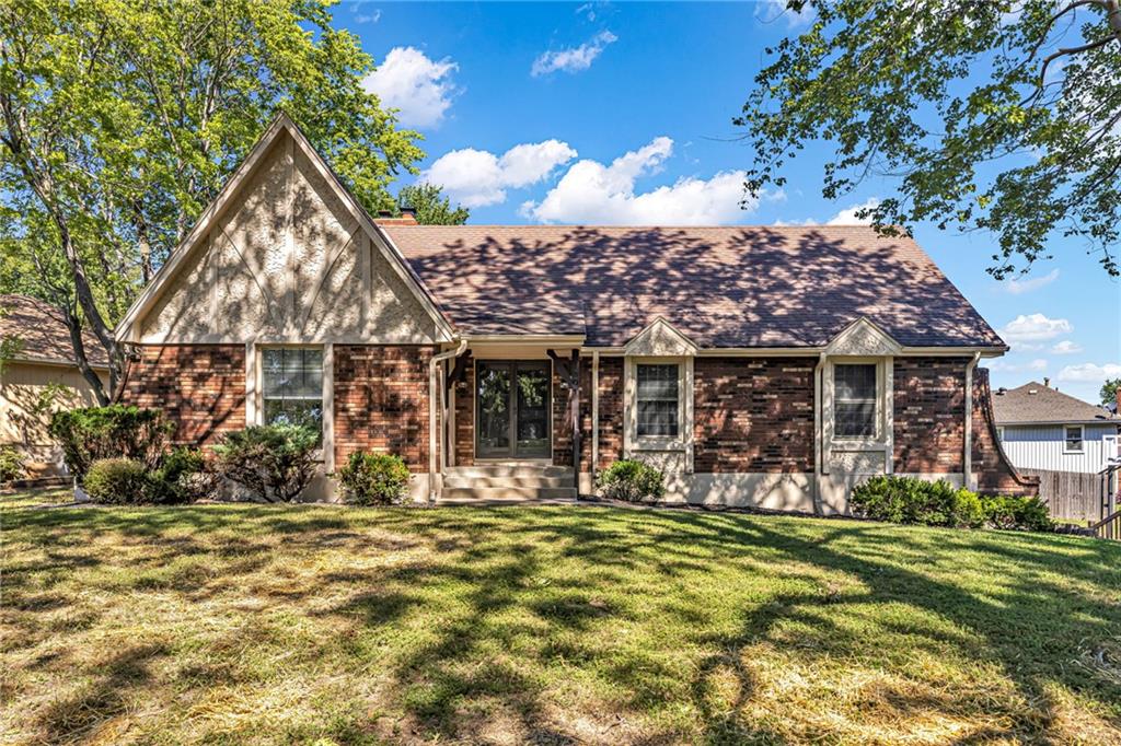901 NW Oakridge Drive