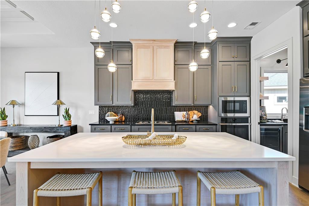 22097 W 93rd Terrace, Lenexa KS