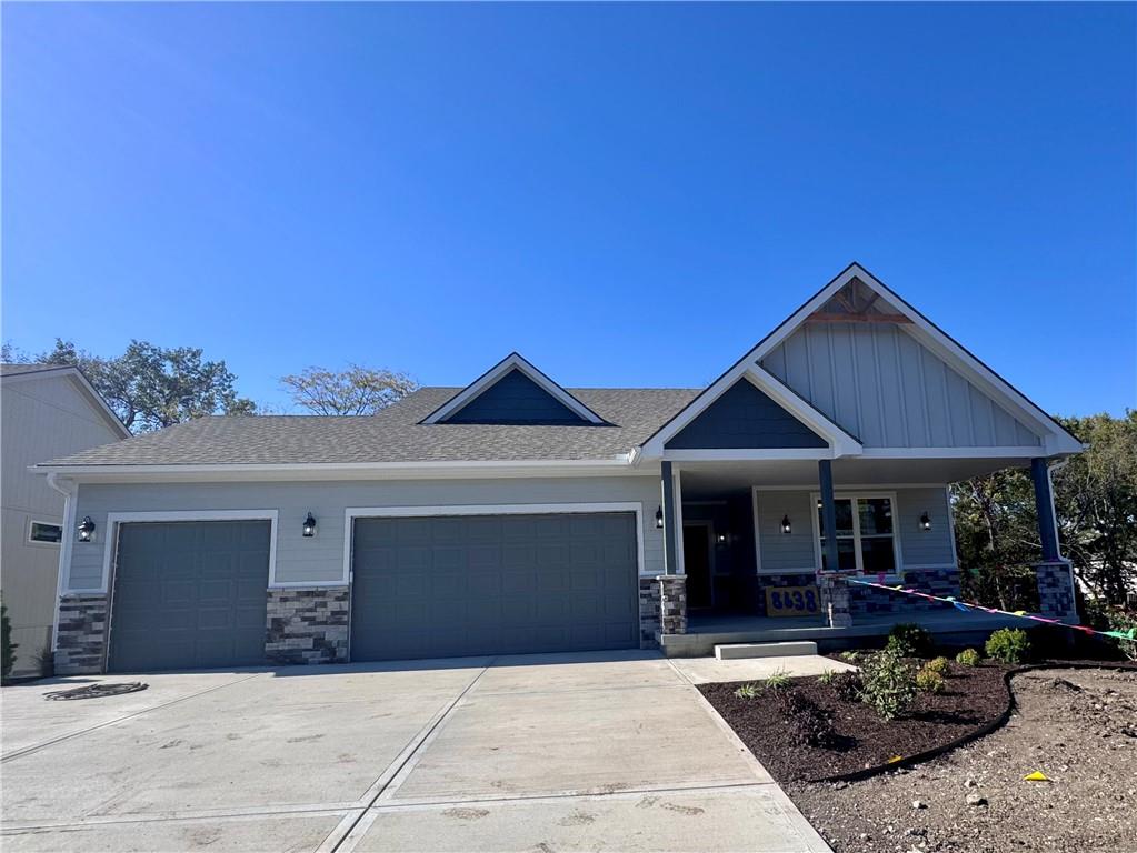 8638 Eagle Creek Drive, De Soto KS