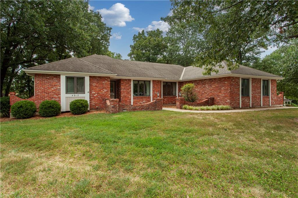 4912 Whitney Drive, Independence MO