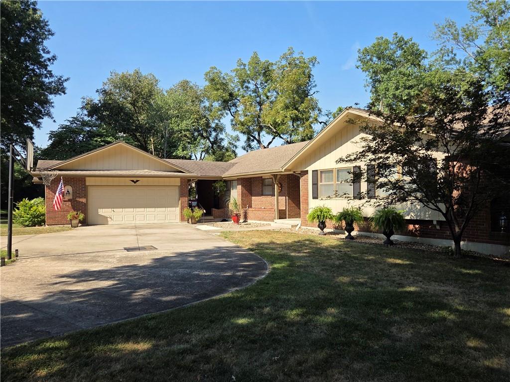 900 Holly Avenue, Harrisonville MO