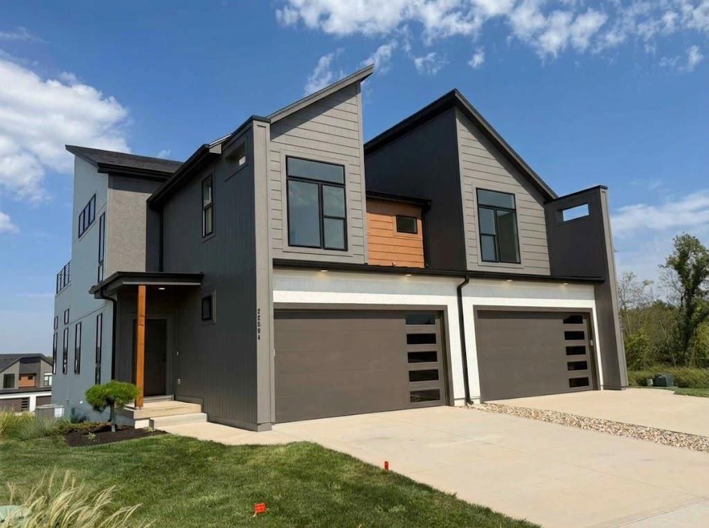 22504 W 93rd Terrace, Lenexa KS