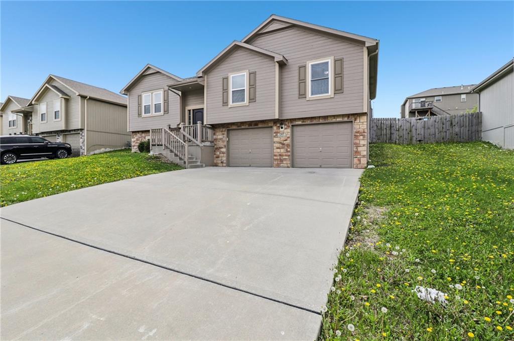 1307 NW Hilltop Lane, Grain Valley MO