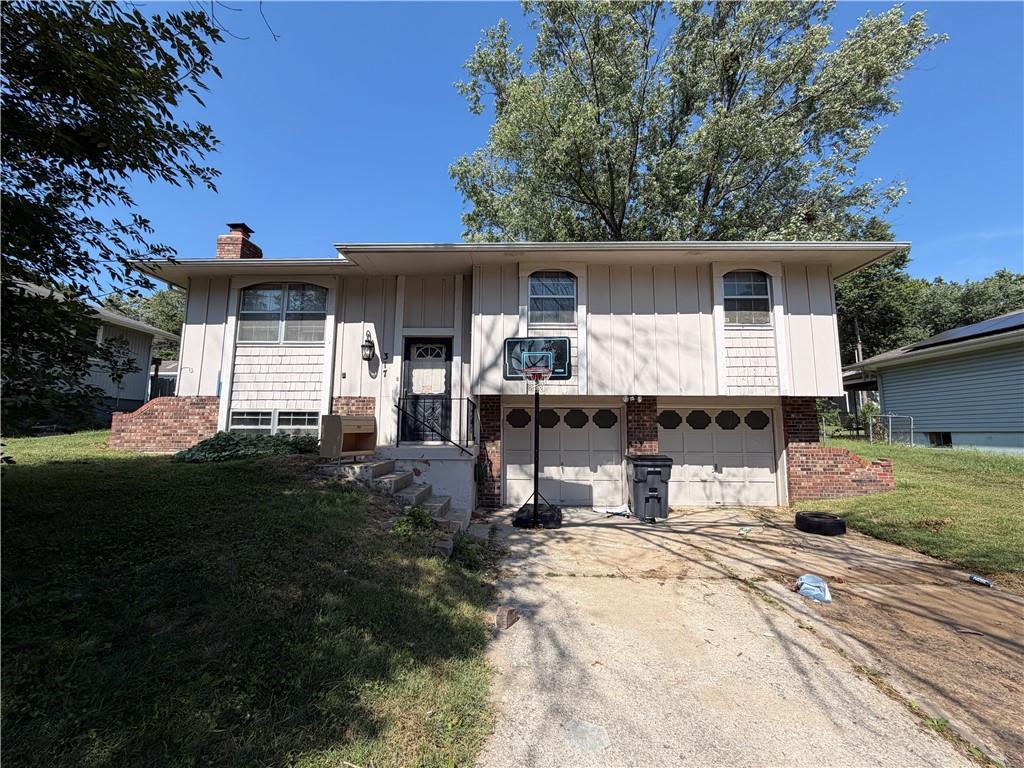 317 Sandstone Drive, Blue Springs MO