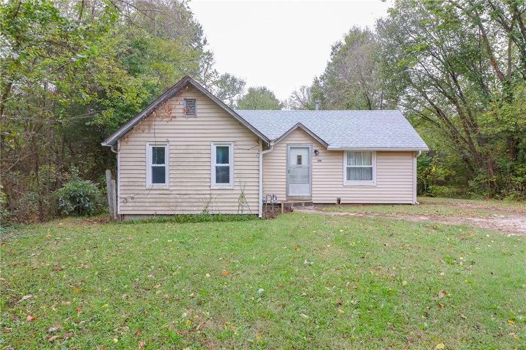 606 Lindy Lane, Holden MO