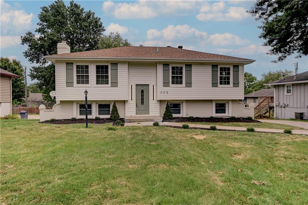 305 Sharon Drive, Lee's Summit MO