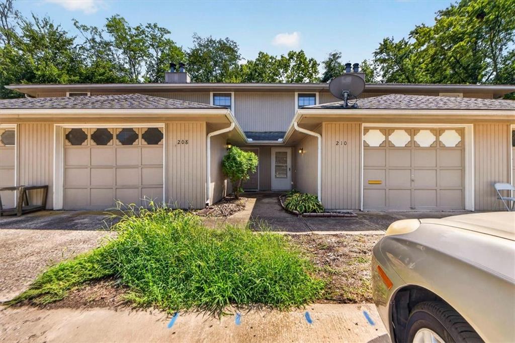 210 NW Nottingham Drive, Blue Springs MO