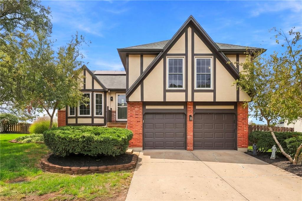 12604 Fountain Lake Drive, Grandview MO