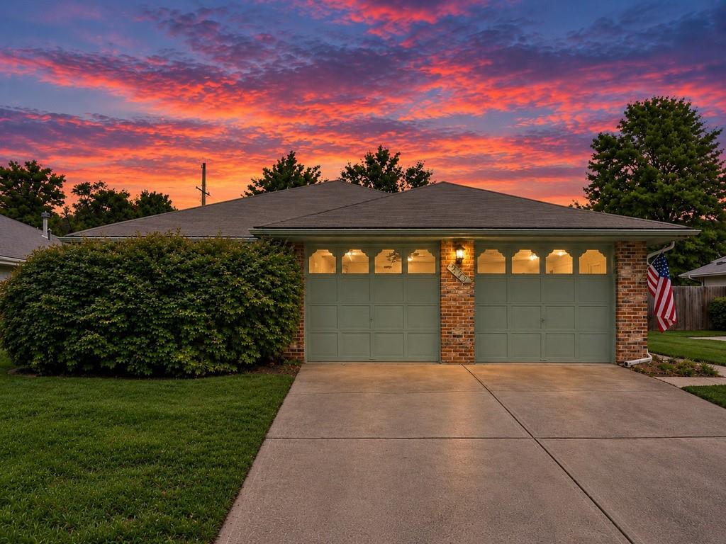413 Sherwood Drive, Blue Springs MO