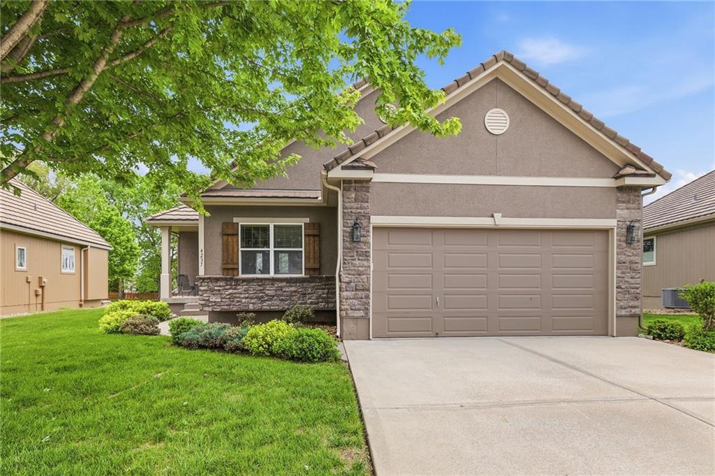 4237 Park Springs Drive, Lee's Summit MO