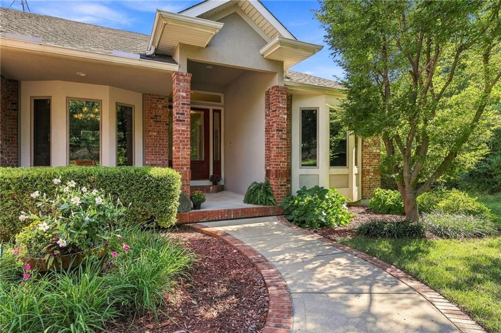 8615 NW Baker Road Circle, Kansas City MO