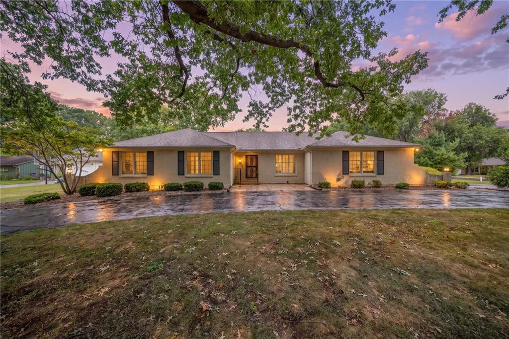 7500 W 99th Terrace, Overland Park KS