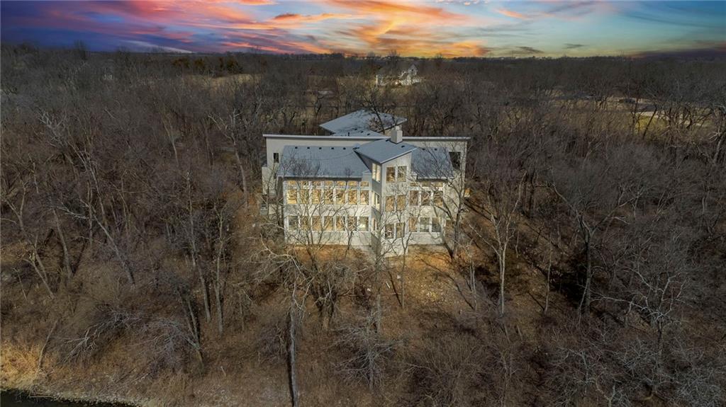 16371 Lake Point Drive, Bonner Springs KS