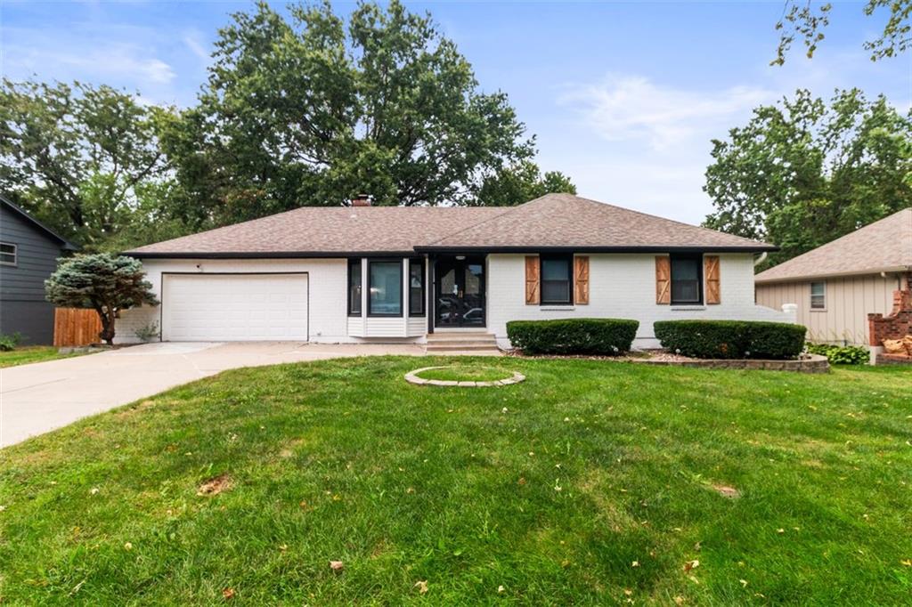 211 SE Noeleen Lane, Lee's Summit MO