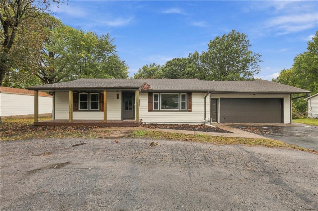 702 SW Locust Street, Oak Grove MO