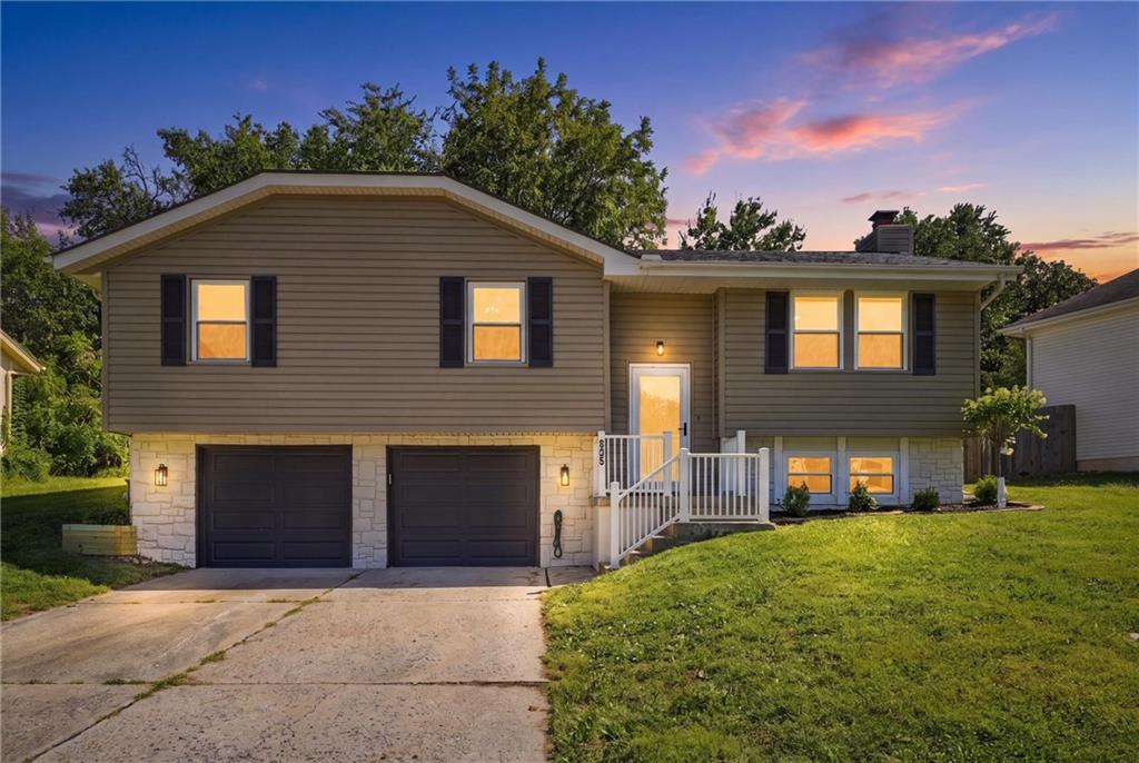 325 SE Brownfield Drive, Lee's Summit MO