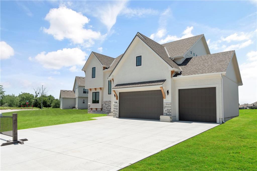 2008 NE Bluestone Drive, Lee's Summit MO