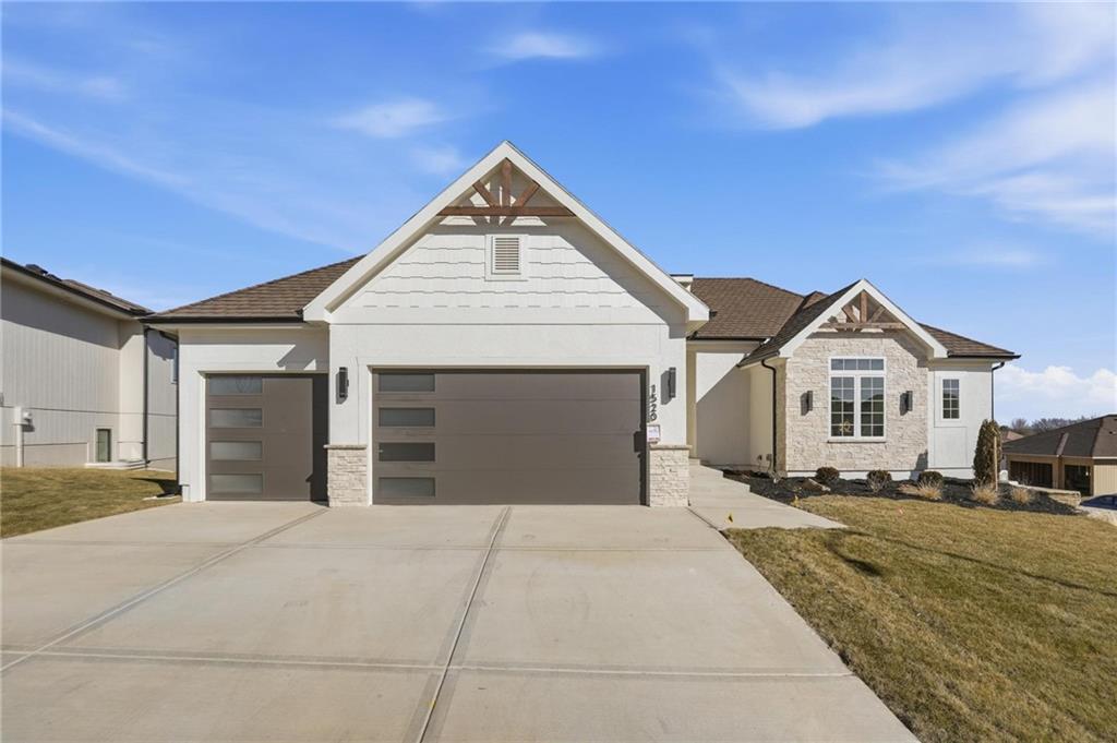 1520 NE Stewart Place, Lee's Summit MO