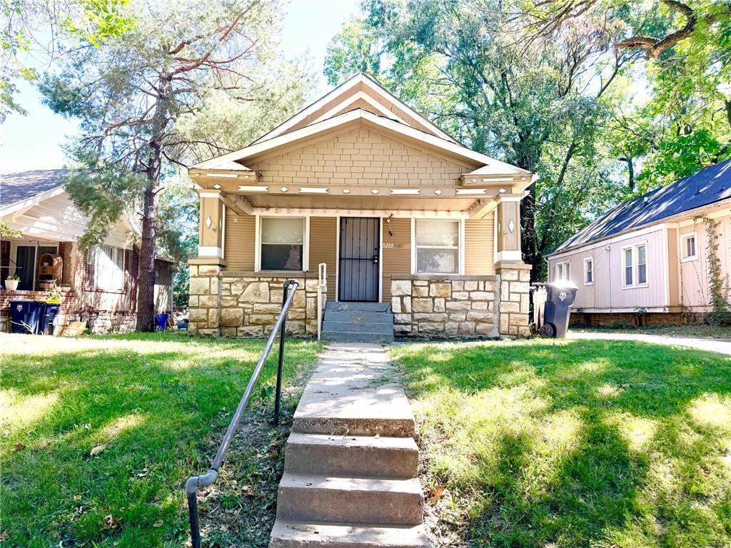 5233 HIGHLAND Avenue, Kansas City MO