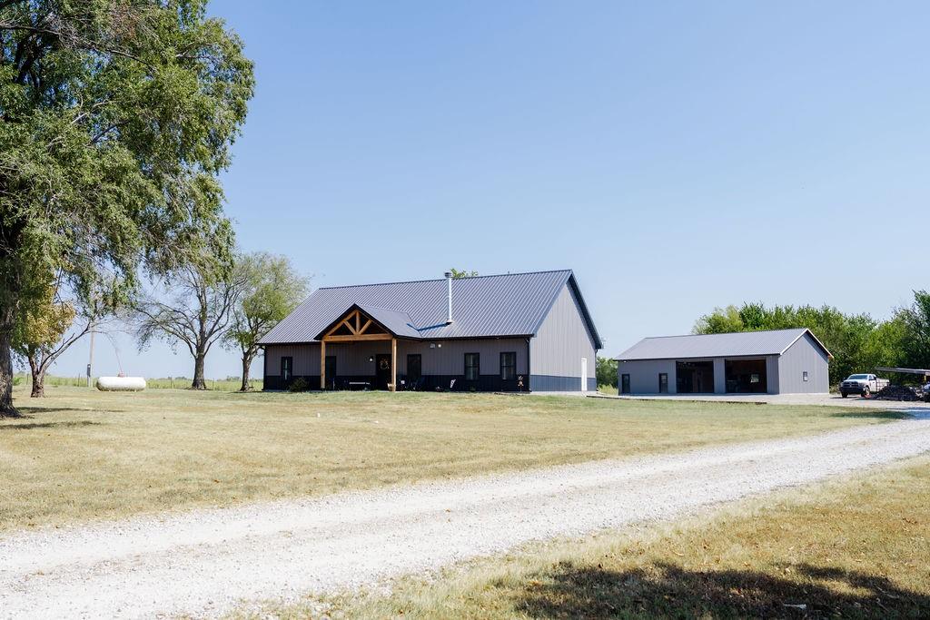 17017 Pratt Road, Altamont KS