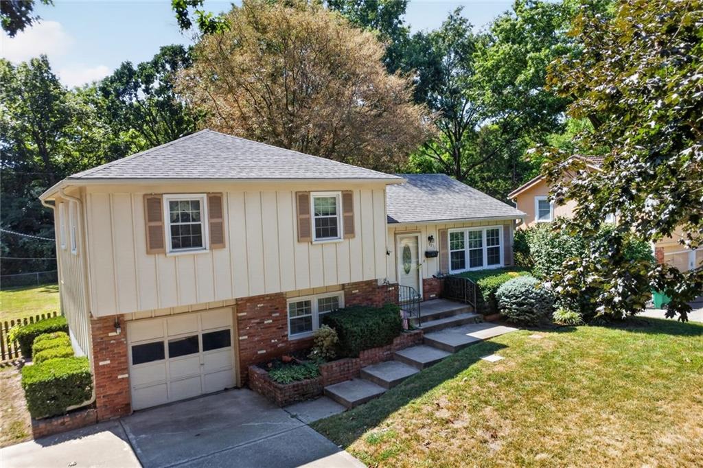 9211 W 76th Terrace, Overland Park KS