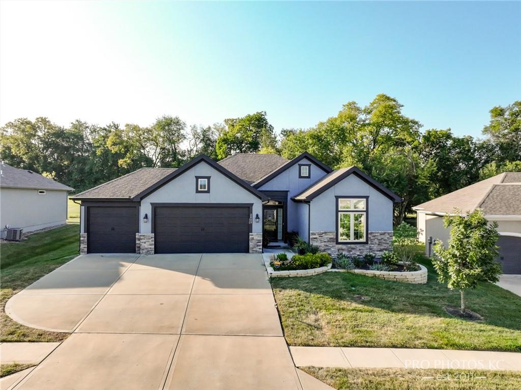 2003 Creek View Lane, Raymore MO