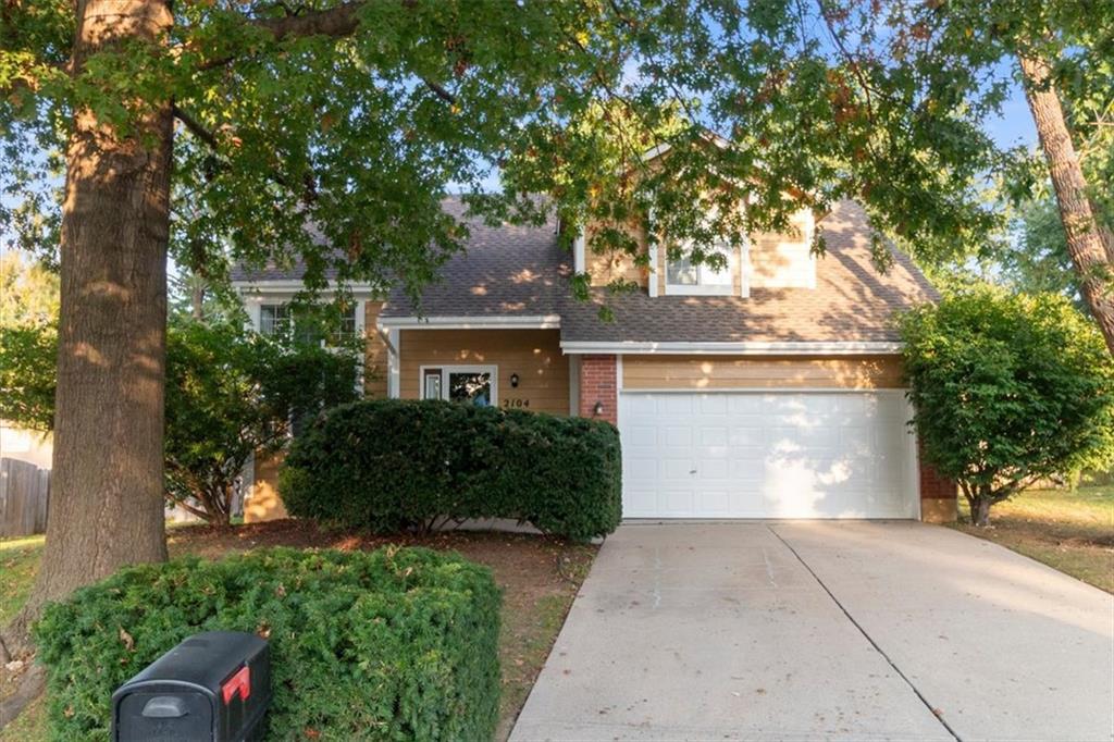 2104 NW Hidden Pointe Court, Blue Springs MO