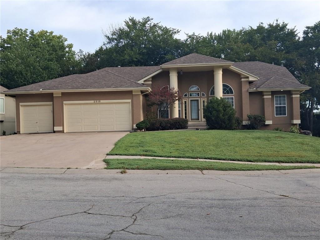 2518 SW Wintervalley Court, Lee's Summit MO