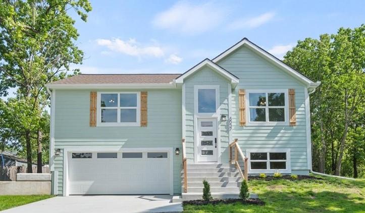 5037 Comanche Lane, McLouth KS
