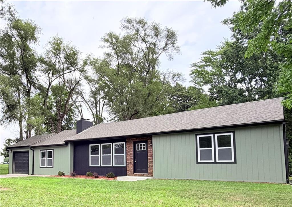 605 NE Douglas Street, Lee's Summit MO