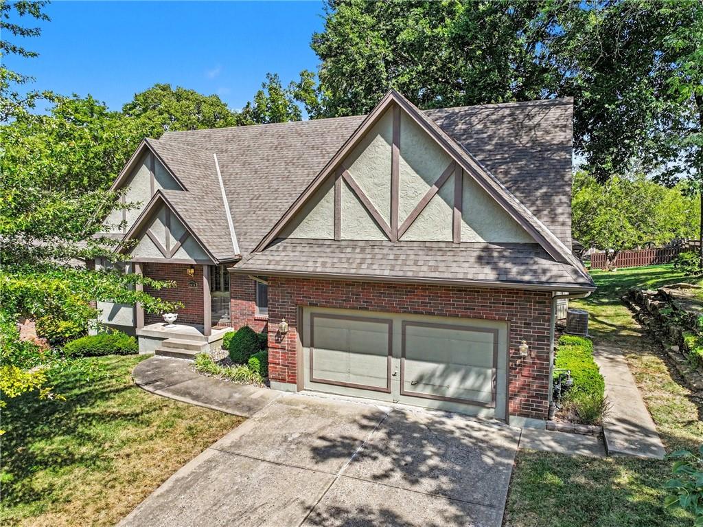 2414 Springcreek Court, Blue Springs MO