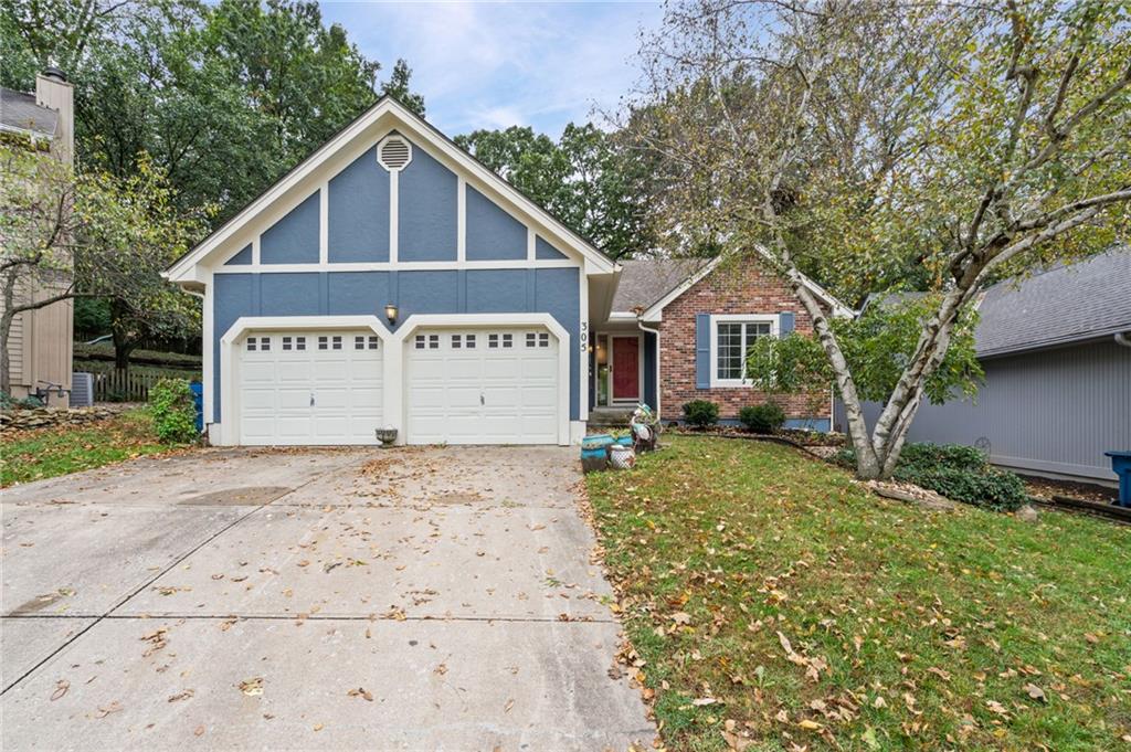 305 Lancelot Drive, Liberty MO