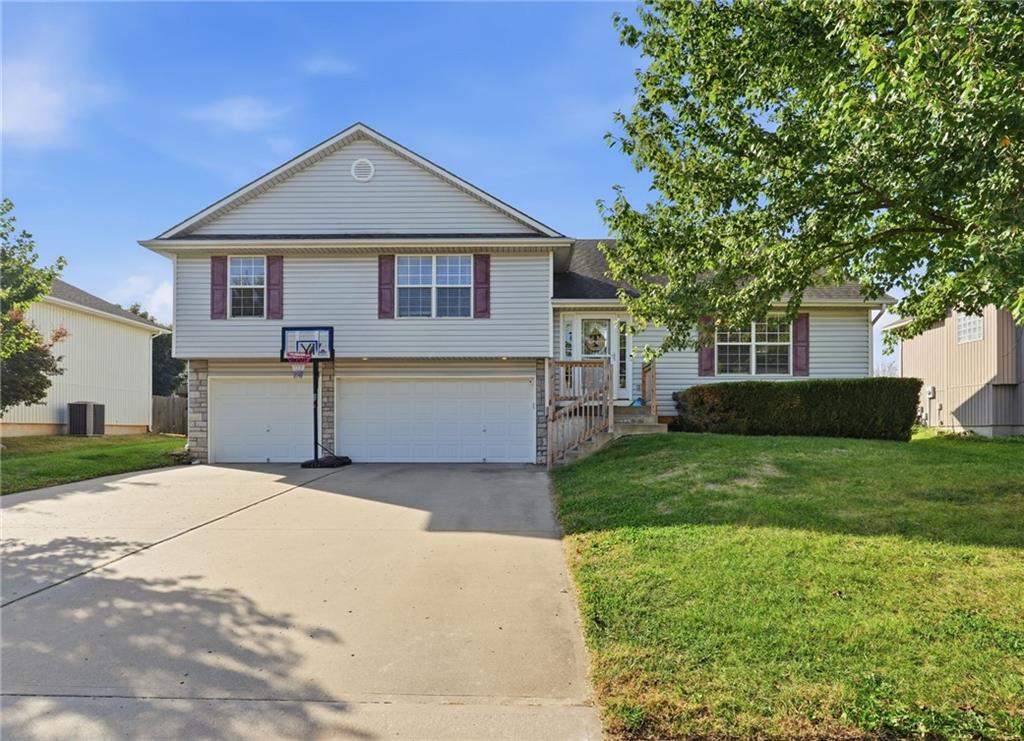 1009 Granada Drive, Raymore MO