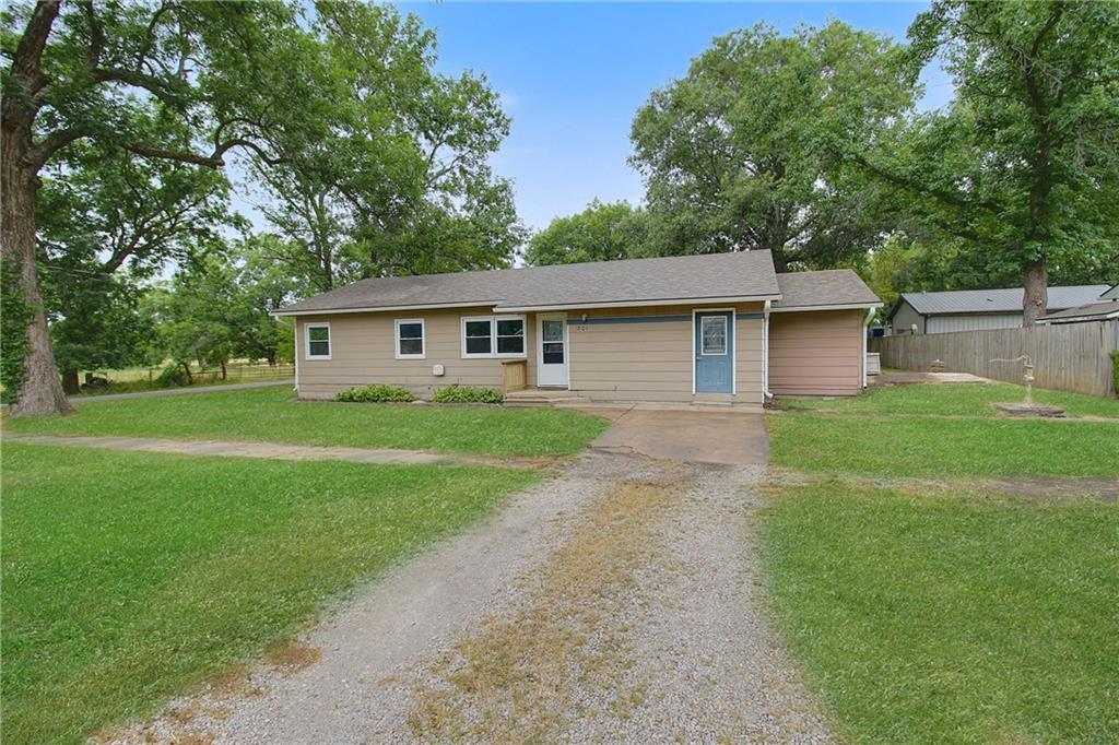 301 E 3rd Street, Altamont KS