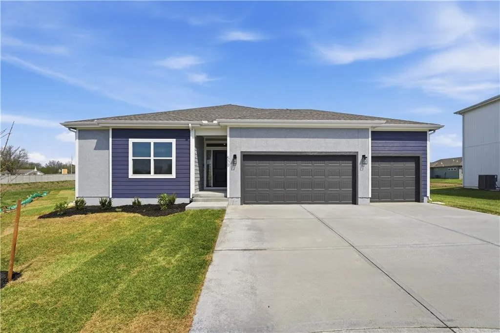 509 SW Newport Drive, Blue Springs MO