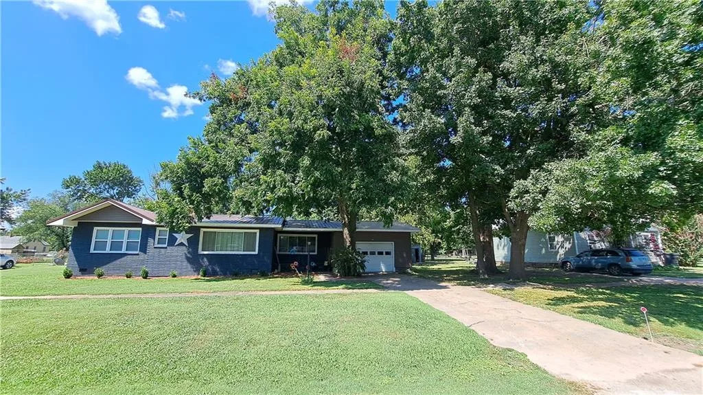 805 Walnut Street, Chetopa KS