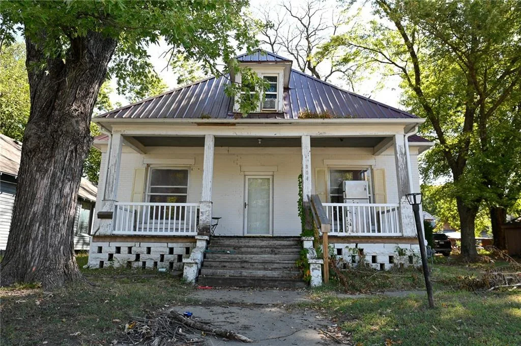 804 N Main Street, Nevada MO