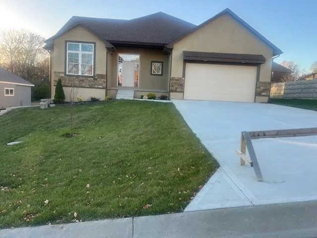 7402 Palmer Avenue, Kansas City, MO 64133 — photo 1 of 1