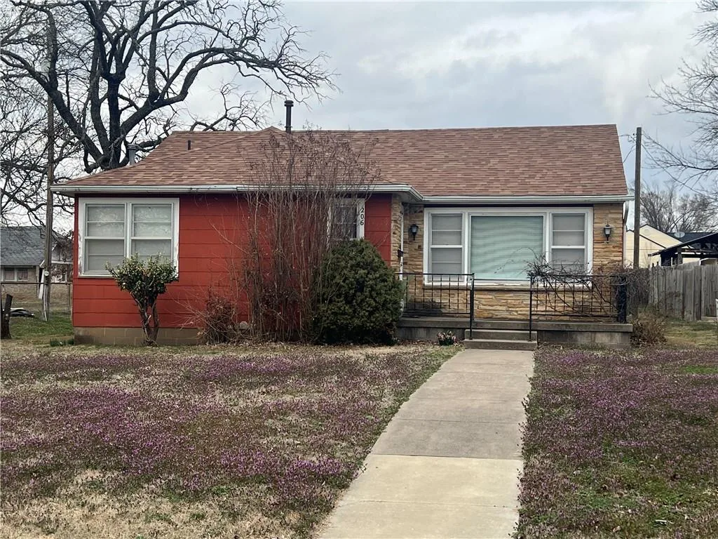 206 W Bradley Street, Sedan KS