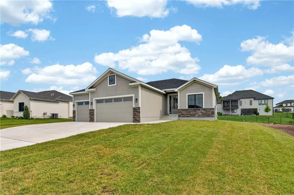 2605 NE Crestview Street, Blue Springs MO