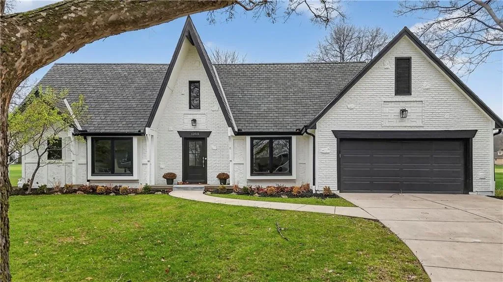 12815 Pembroke Circle, Leawood KS