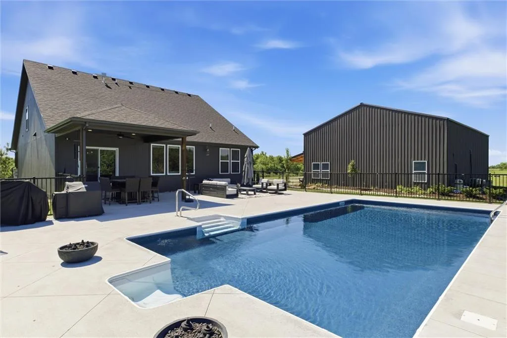 20143 Tonganoxie Drive