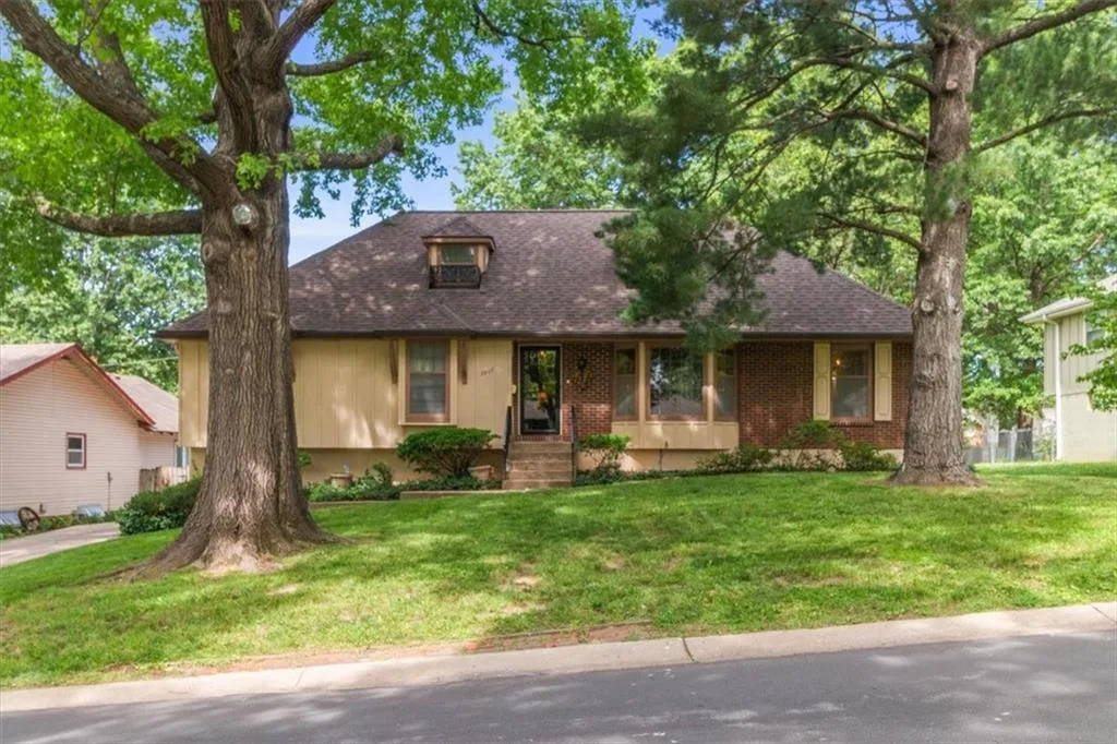 3908 Woodbury Street, Independence MO