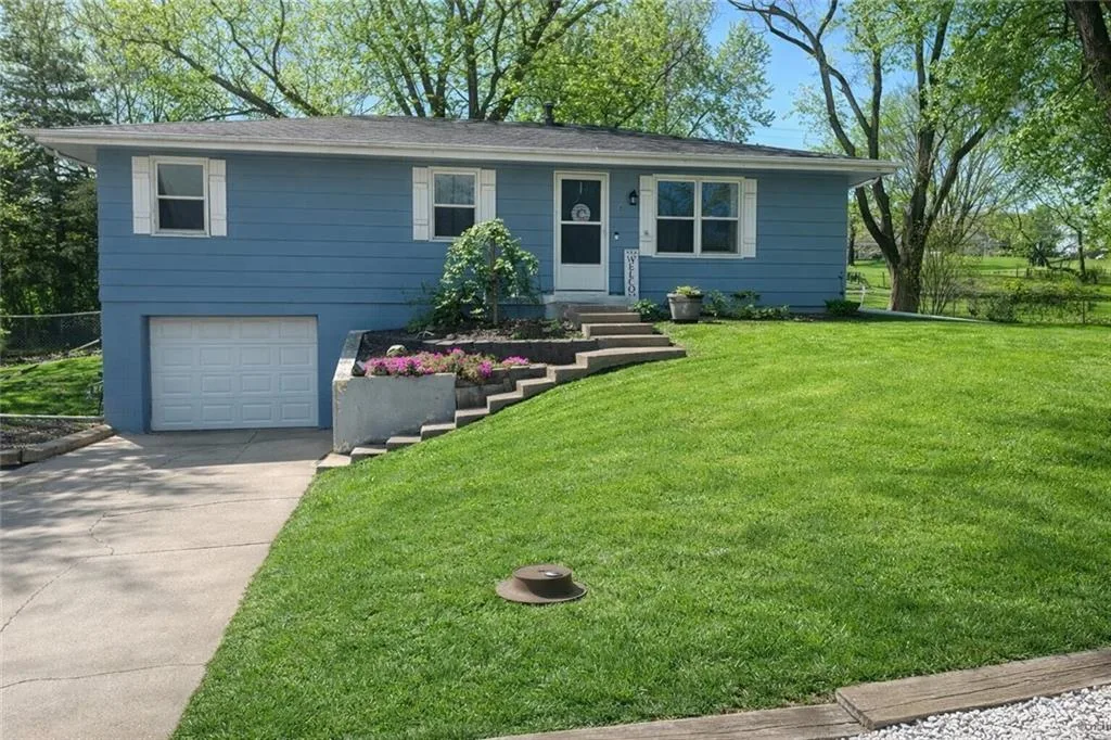 329 Lincoln Drive, Gower MO