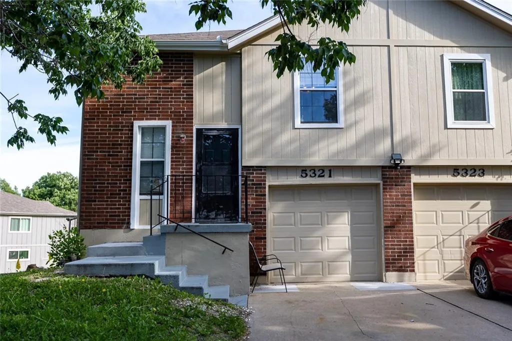 5321 NW 87th Court, Kansas City MO
