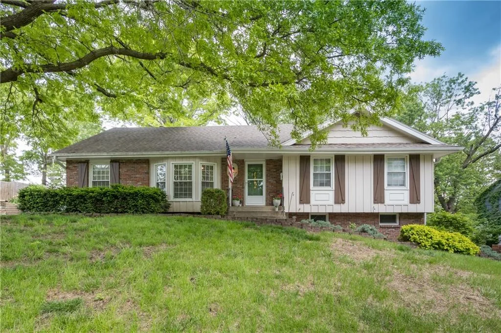 6807 NW Birch Lane, Kansas City MO